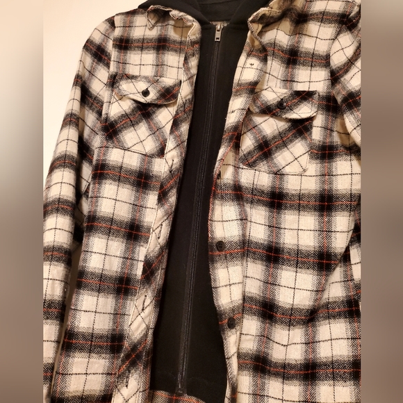 Plaid shirt with built-in hoodie - Picture 4 of 5